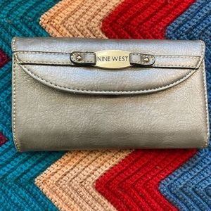 Vintage Nine West wallet. Grey. Silver hardware.